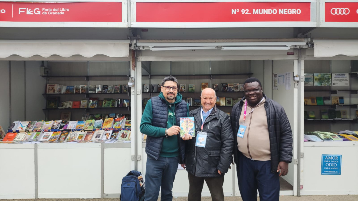 Miguel Redondo (Ilustrador de Muana Makasi de la revista Aguiluchos), PP. Vicente Clemente y Victor Kouande.